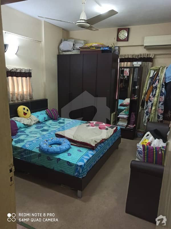 کلفٹن ۔ بلاک 1 کلفٹن کراچی میں 4 کمروں کا 8 مرلہ فلیٹ 1.95 کروڑ میں برائے فروخت۔
