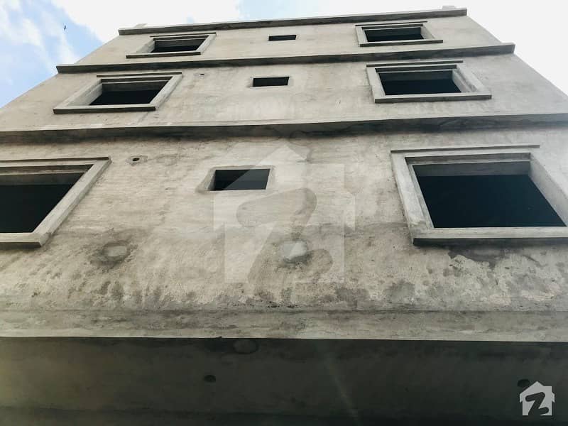 جیل روڈ لاہور میں 11 کمروں کا 8 مرلہ عمارت 4.5 کروڑ میں برائے فروخت۔