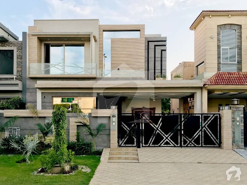 Eyes Catching Mahzar Munir Design Bungalow