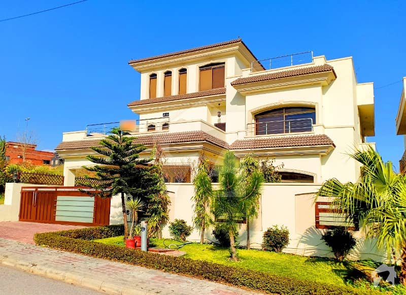 1 Kanal Solid Constructed House Available For Sale 1 Kanal Solid Constructed House Available For Sale