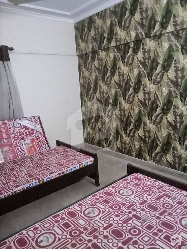 کلفٹن ۔ بلاک 4 کلفٹن کراچی میں 3 کمروں کا 7 مرلہ فلیٹ 1.8 کروڑ میں برائے فروخت۔