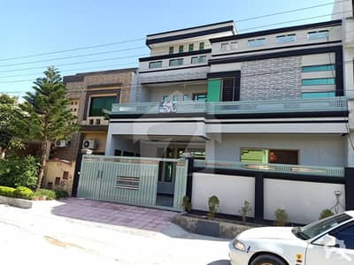 سوان گارڈن اسلام آباد میں 6 کمروں کا 10 مرلہ مکان 1.9 کروڑ میں برائے فروخت۔ سوان گارڈن اسلام آباد میں 6 کمروں کا 10 مرلہ مکان 1.9 کروڑ میں برائے فروخت۔