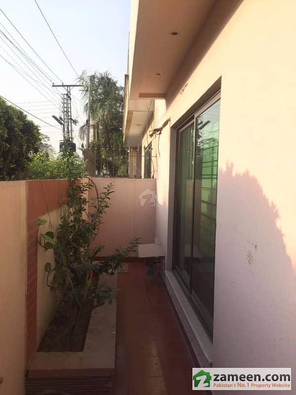 15 Years Old 8 Marla Beautiful House Available In Dha Phase3 Z Block