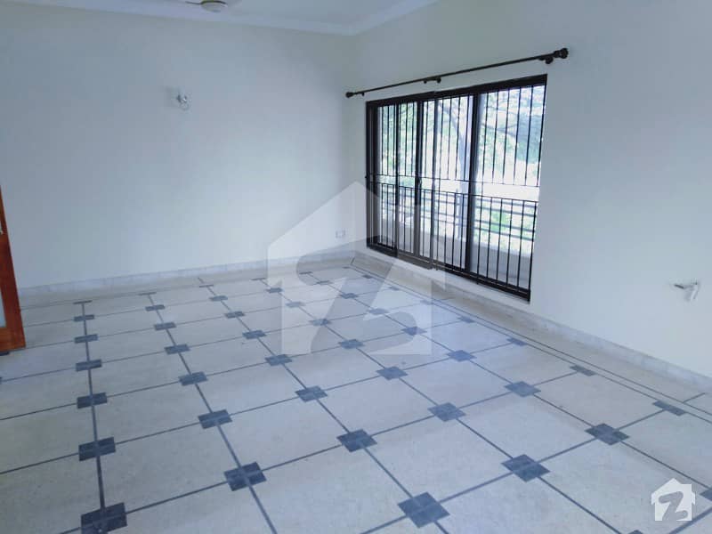 50x90 Corner 3 Bed Upper Portion Available For Rent