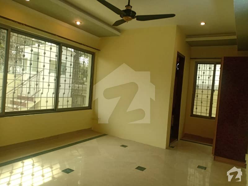 ایف ۔ 7 اسلام آباد میں 7 کمروں کا 1 کنال مکان 12 کروڑ میں برائے فروخت۔
