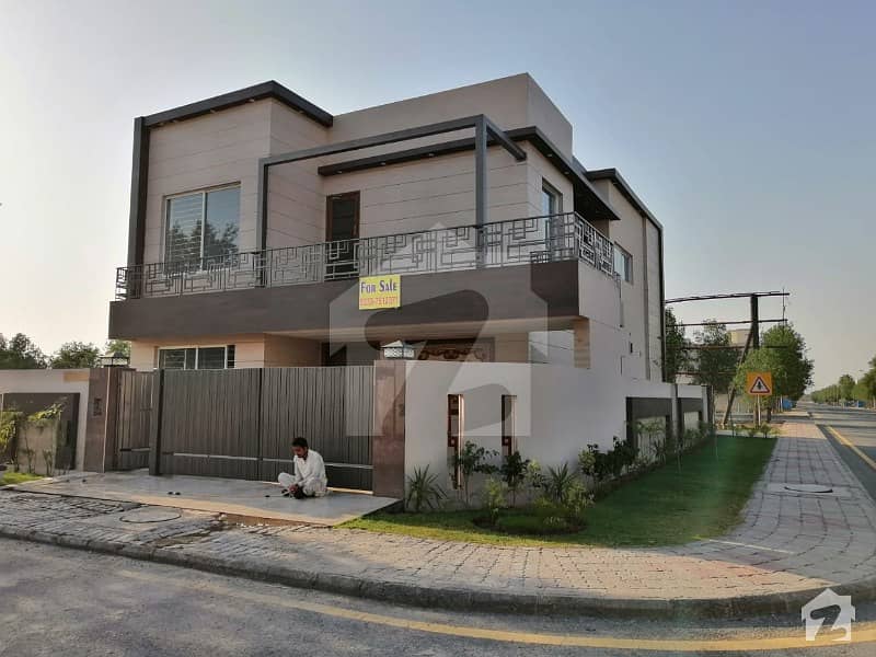 بحریہ ٹاؤن ۔ غزنوی بلاک بحریہ ٹاؤن ۔ سیکٹر ایف بحریہ ٹاؤن لاہور میں 5 کمروں کا 11 مرلہ مکان 2.4 کروڑ میں برائے فروخت۔