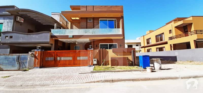 بحریہ ٹاؤن فیز 3 بحریہ ٹاؤن راولپنڈی راولپنڈی میں 5 کمروں کا 10 مرلہ مکان 2.7 کروڑ میں برائے فروخت۔