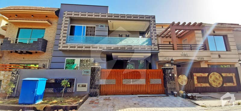 بحریہ ٹاؤن فیز 3 بحریہ ٹاؤن راولپنڈی راولپنڈی میں 5 کمروں کا 10 مرلہ مکان 2.9 کروڑ میں برائے فروخت۔