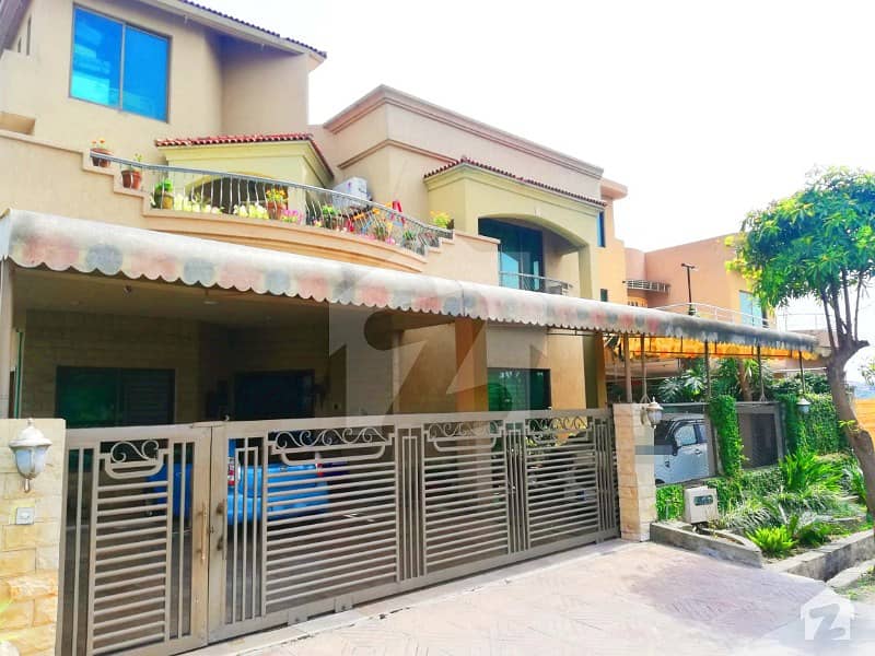 2 Kanal Aesthetic Design Used Bungalow Up For Sale