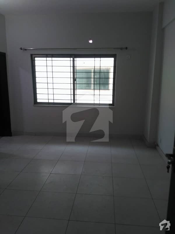 4 Bedroomd Dd Tv Lounge Tiled Flooring Marvelous Location Close To Commercial Area  Masjid Askari 10 Sector F