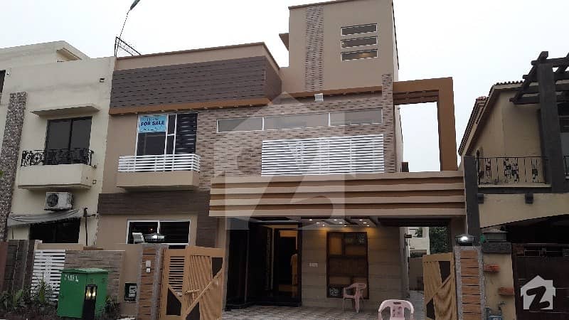 Stylish 10 Marla Brand New House For Rent In Bahria Town Lahore