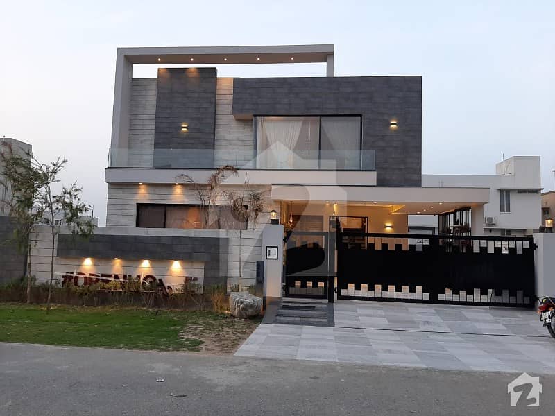 1.67 Kanal Owner bulid Luxury Modern Villa Available For Sale In Dha Phase 1