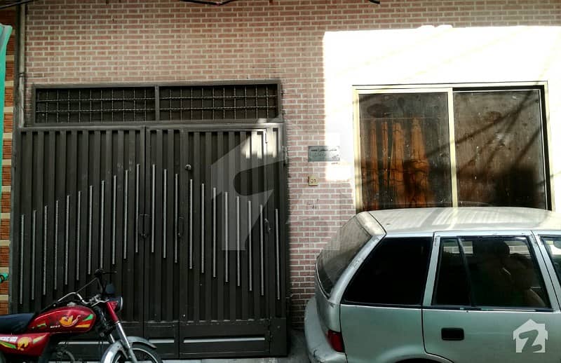 سٹیٹ بینک کالونی اچھرہ لاہور میں 3 کمروں کا 3 مرلہ مکان 1 کروڑ میں برائے فروخت۔