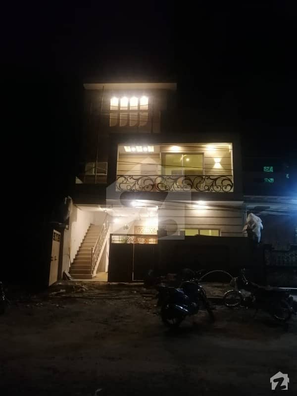 گلریز ہاؤسنگ سکیم راولپنڈی میں 4 کمروں کا 5 مرلہ مکان 1.3 کروڑ میں برائے فروخت۔