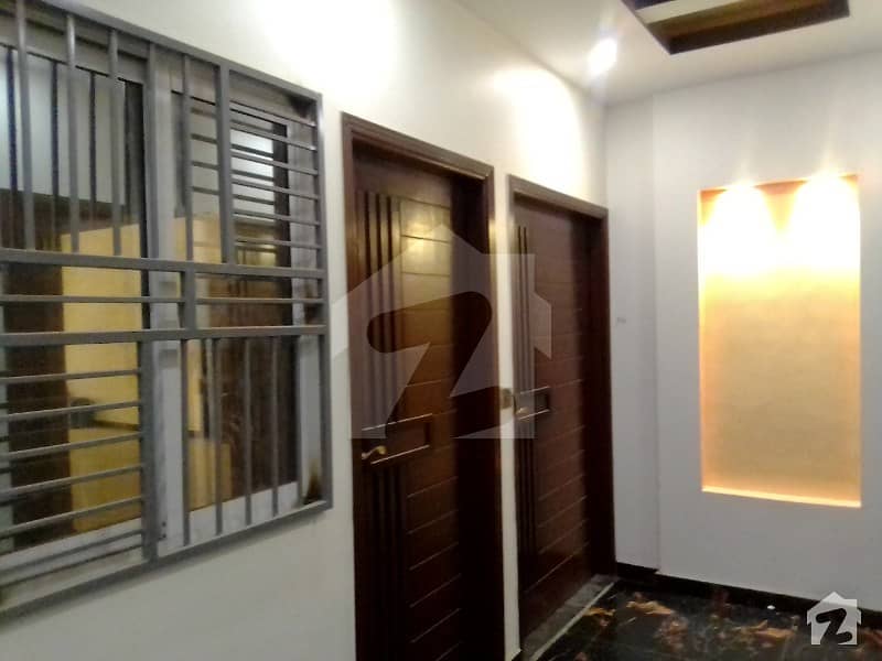 بریٹو روڈ کراچی میں 3 کمروں کا 8 مرلہ فلیٹ 2.1 کروڑ میں برائے فروخت۔