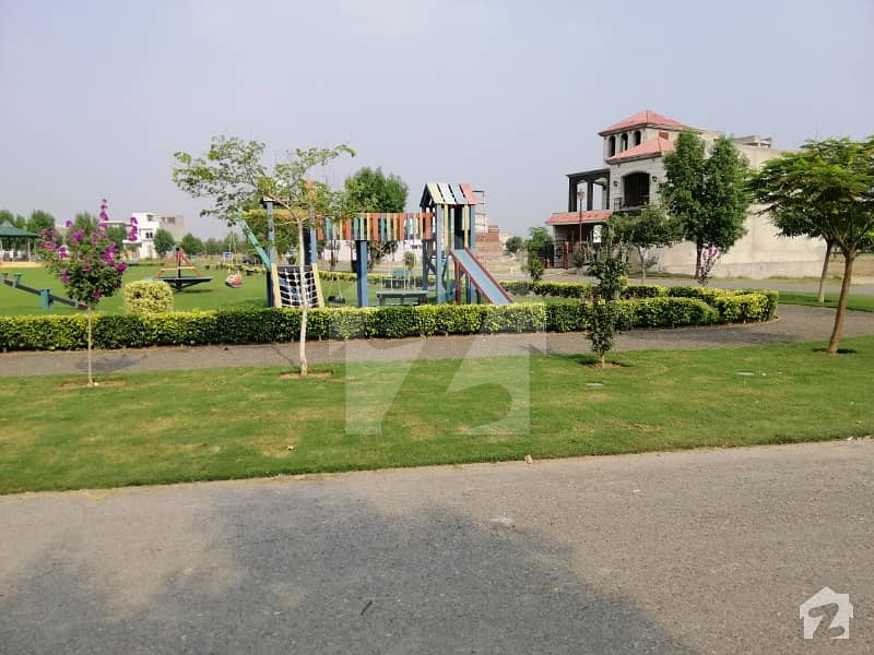 10 Marla Plot Near Park In M2-A Lake City Ring Road Entrance Block