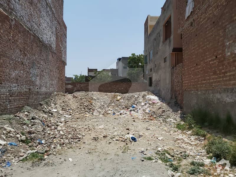 فاروق کالونی لاہور میں 3 مرلہ رہائشی پلاٹ 48 لاکھ میں برائے فروخت۔