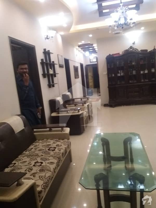 رائل رسدنکے گلشنِ اقبال ٹاؤن کراچی میں 4 کمروں کا 10 مرلہ فلیٹ 2 کروڑ میں برائے فروخت۔