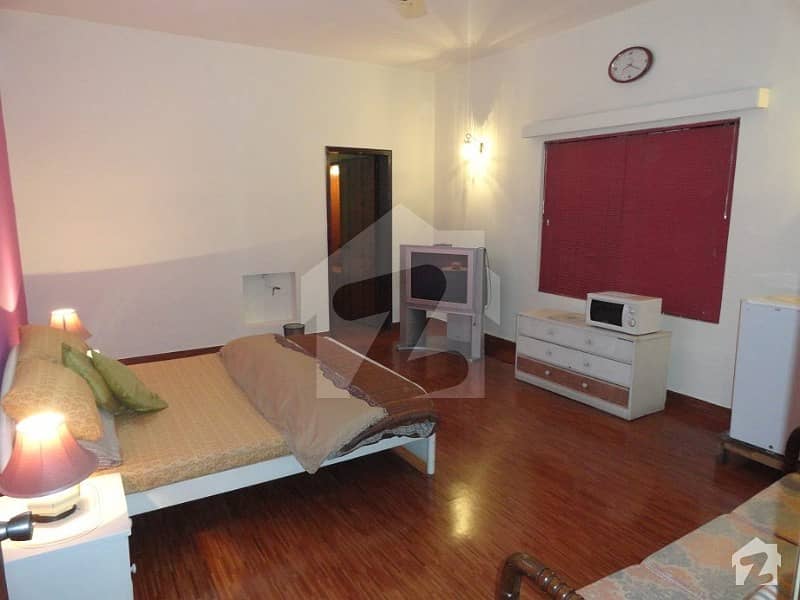 Fully  Paying Guest Furnished Room Accommodation Amazing Opportunity