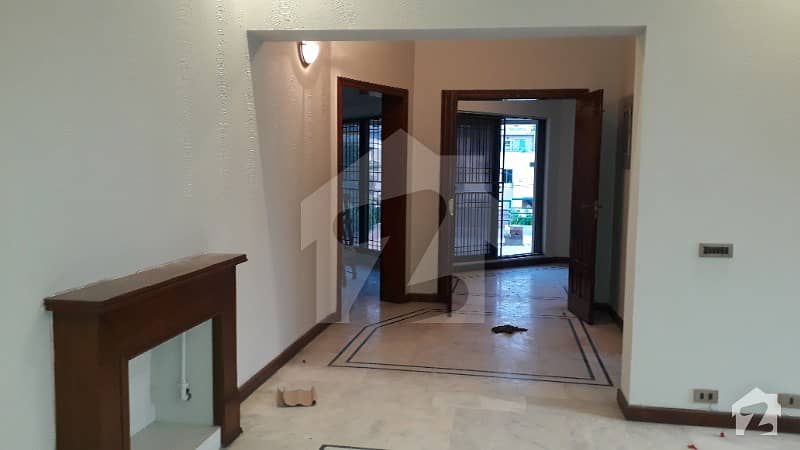 Dha 1 Kanal Beautiful Lower Portion With Separate Gate And Basement For Rent In Phase 4