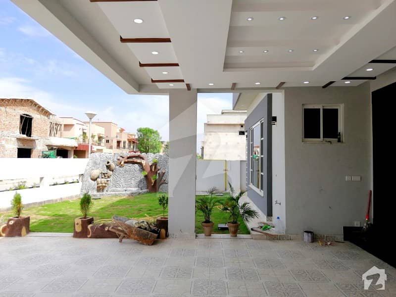 1 Kanal Beautiful House In Bahria Town With Big Lawn