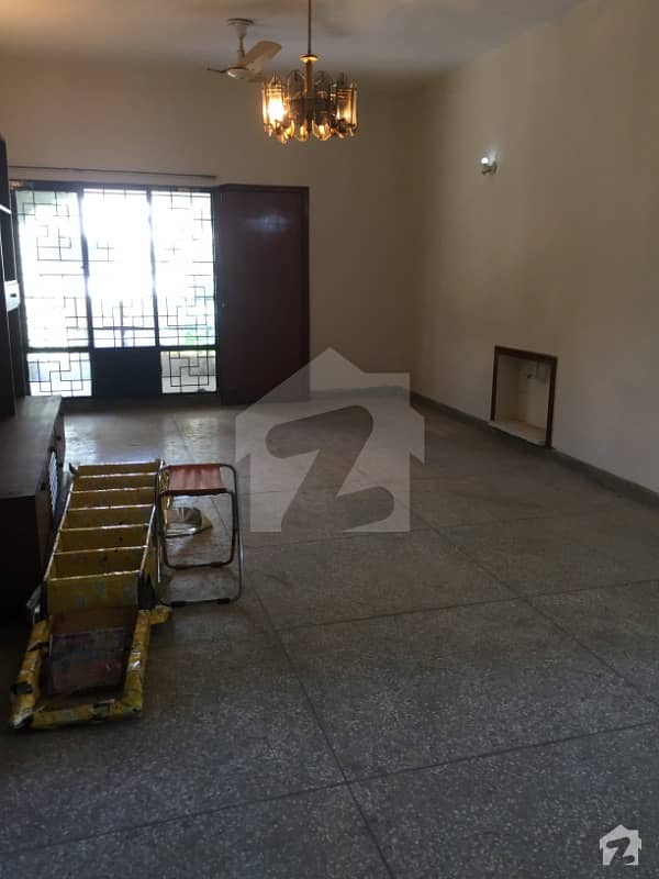 10 Marla Lower Portion For Rent In Gulberg 3 Block A3