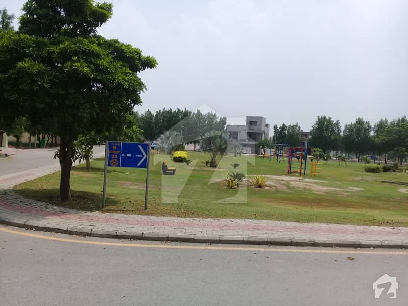 300 Square Feet Commercial Plot Ideal Location EE Block Bahria Town Lahore