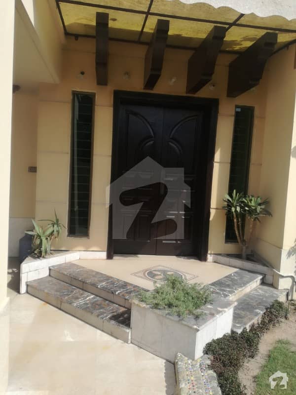 ستارہ سپنا سٹی فیصل آباد میں 3 کمروں کا 15 مرلہ زیریں پورشن 55 ہزار میں کرایہ پر دستیاب ہے۔