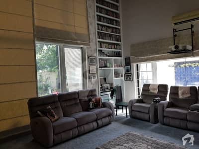 04 Bed Fully Furnished Beautiful Apartment In F-6/3 Islamabad With Huge Roof Terrace