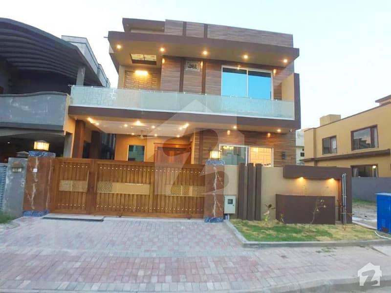 بحریہ ٹاؤن فیز 3 بحریہ ٹاؤن راولپنڈی راولپنڈی میں 5 کمروں کا 10 مرلہ مکان 2.7 کروڑ میں برائے فروخت۔