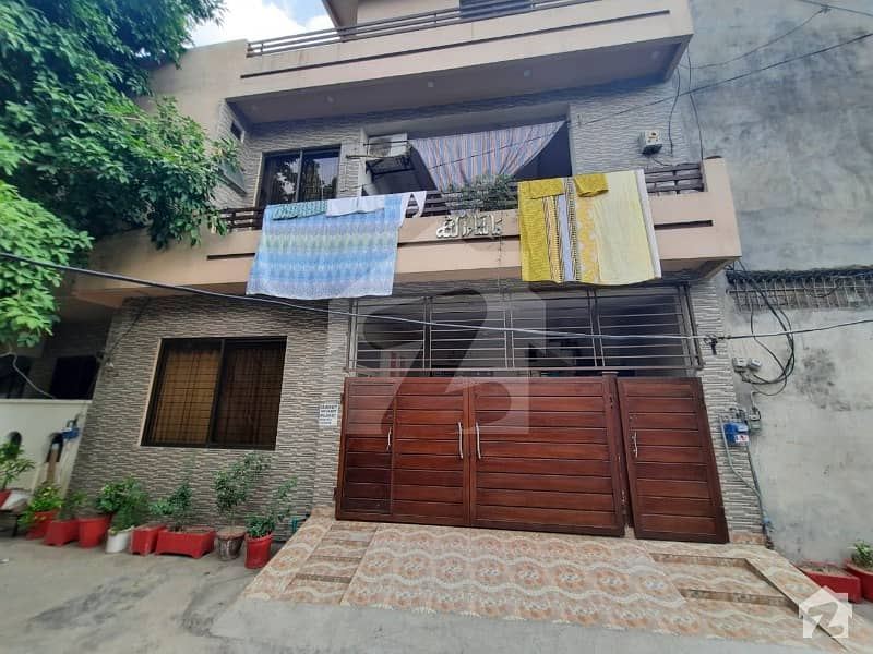 اعوان ٹاؤن لاہور میں 4 کمروں کا 7 مرلہ مکان 1.5 کروڑ میں برائے فروخت۔