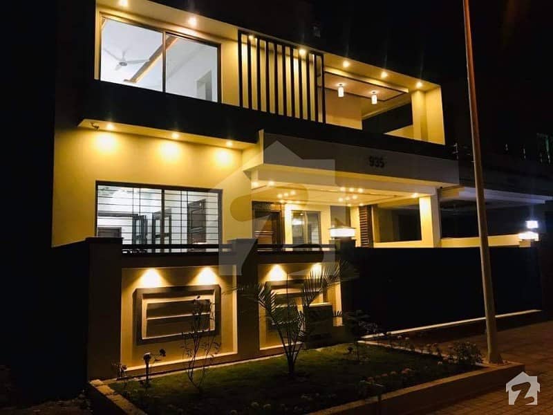 Bahria Town Phase 8 10 Marla Boulevard Back Open 8 Beds Triple Storey Brand New non Furnished House On Investor Rate Bahria Town Phase 8 10 Marla Boulevard Back Open 8 Beds Triple Storey Brand New non Furnished House On Investor Rate