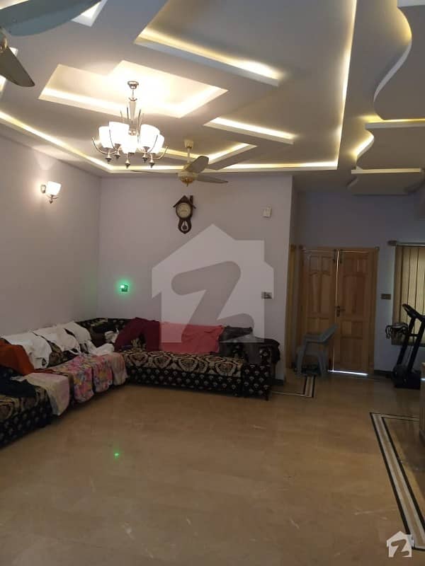 افشاں کالونی راولپنڈی میں 4 کمروں کا 11 مرلہ مکان 3 کروڑ میں برائے فروخت۔