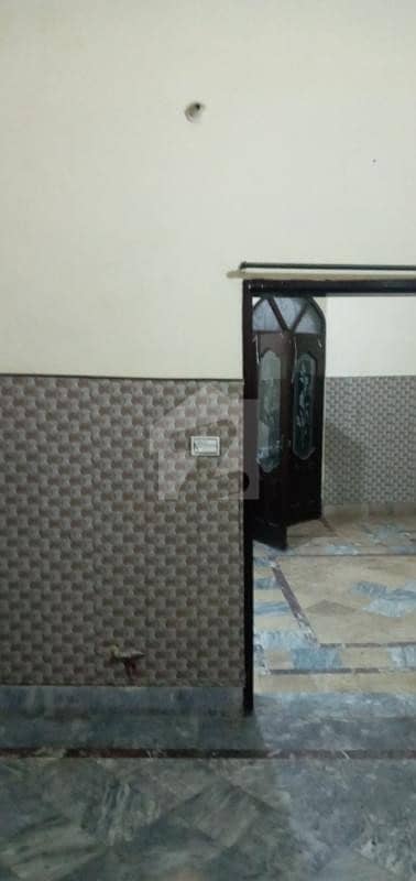 شاہدرہ لاہور میں 2 کمروں کا 4 مرلہ مکان 12 ہزار میں کرایہ پر دستیاب ہے۔