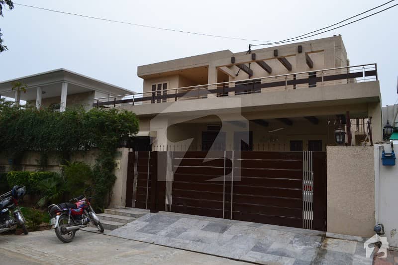 Lavish Design 10 Marla Bungalow For Rent At Prime Location