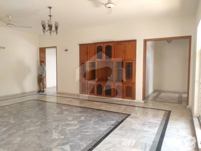 One Kanal Upper Portion Available For Rent In Dha Lahore