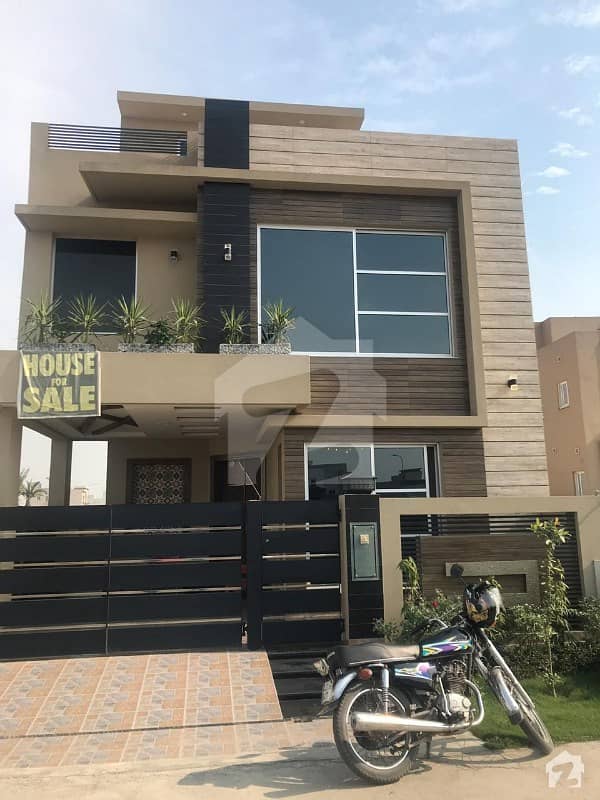 ڈی ایچ اے 9 ٹاؤن ڈیفنس (ڈی ایچ اے) لاہور میں 3 کمروں کا 5 مرلہ مکان 1.2 کروڑ میں برائے فروخت۔