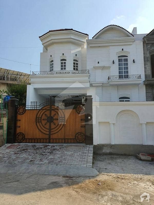 شامی روڈ پشاور میں 7 کمروں کا 10 مرلہ مکان 5.5 کروڑ میں برائے فروخت۔