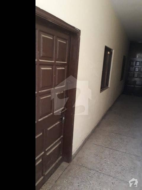 فیصل کالونی راولپنڈی میں 2 کمروں کا 2 مرلہ فلیٹ 11 ہزار میں کرایہ پر دستیاب ہے۔