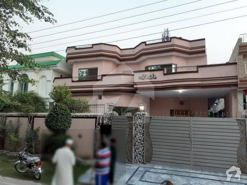 مرغزار آفیسرز کالونی ۔ بلاک جی مرغزار آفیسرز کالونی لاہور میں 4 کمروں کا 1 کنال بالائی پورشن 38 ہزار میں کرایہ پر دستیاب ہے۔