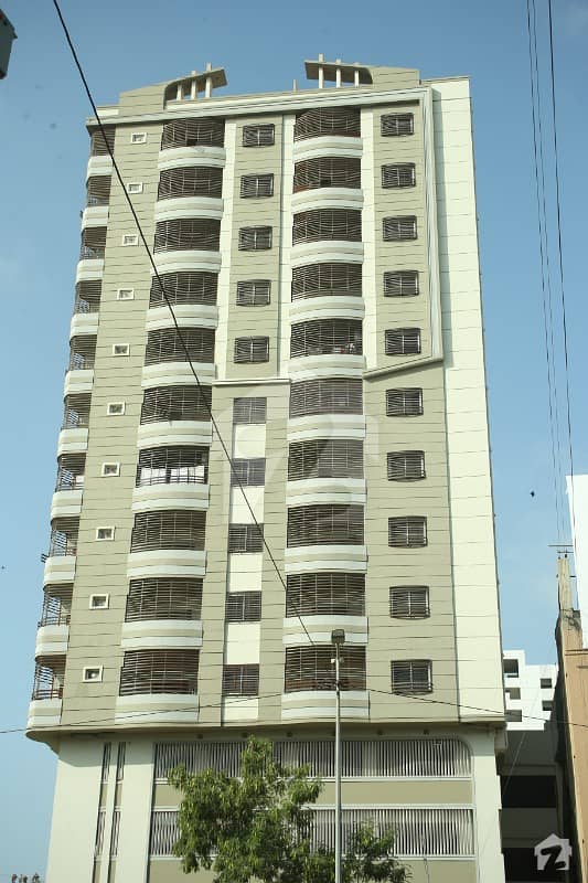 بہادر آباد گلشنِ اقبال ٹاؤن کراچی میں 3 کمروں کا 8 مرلہ فلیٹ 3.75 کروڑ میں برائے فروخت۔