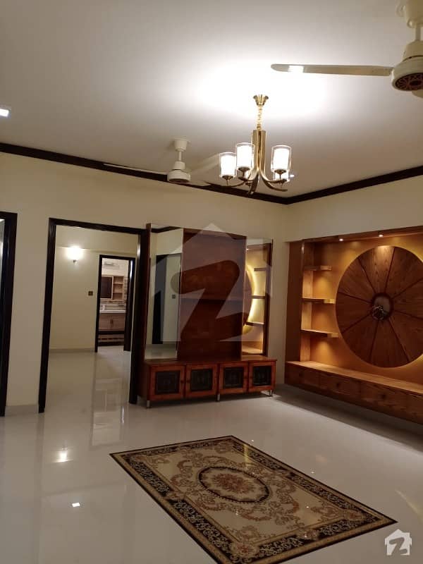 ڈی ایچ اے فیز 6 ڈی ایچ اے کراچی میں 3 کمروں کا 8 مرلہ فلیٹ 2.5 کروڑ میں برائے فروخت۔