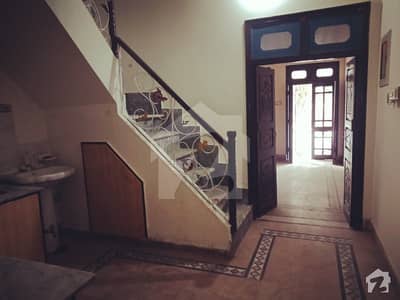 غلام محمد آباد فیصل آباد میں 4 کمروں کا 2 مرلہ عمارت 90 لاکھ میں برائے فروخت۔