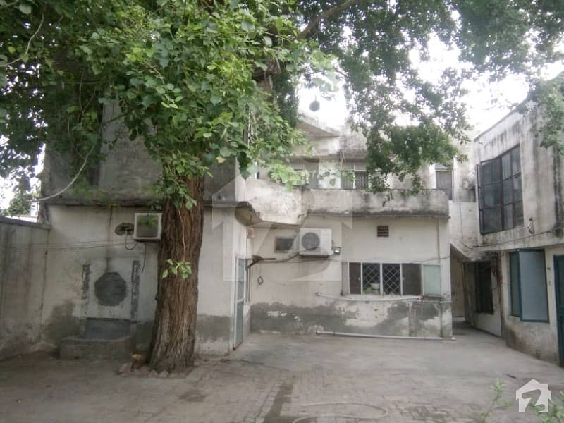 ماڈل ٹاؤن لاہور میں 8 کمروں کا 1 کنال مکان 2.8 کروڑ میں برائے فروخت۔