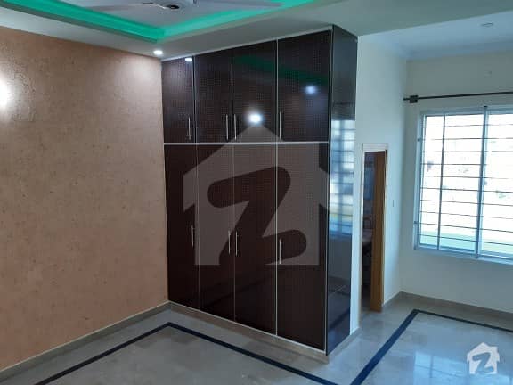 جناح گارڈنز فیز 1 جناح گارڈنز ایف ای سی ایچ ایس اسلام آباد میں 5 کمروں کا 8 مرلہ مکان 1.4 کروڑ میں برائے فروخت۔