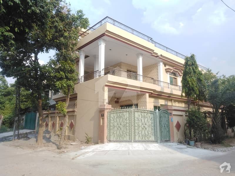 مرغزار آفیسرز کالونی لاہور میں 7 کمروں کا 10 مرلہ مکان 1.9 کروڑ میں برائے فروخت۔