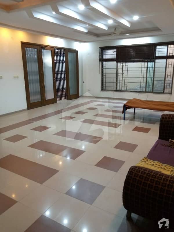 سی ایم اے کالونی کینٹ لاہور میں 4 کمروں کا 16 مرلہ مکان 5 کروڑ میں برائے فروخت۔