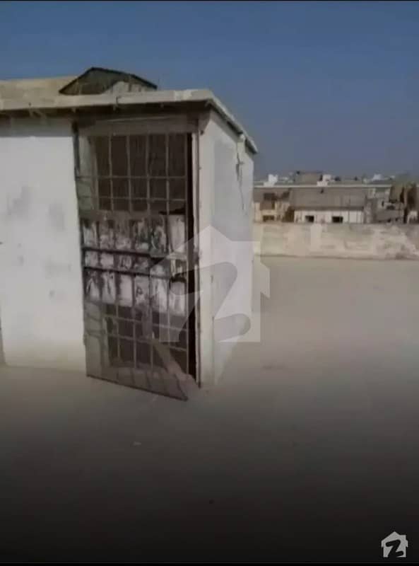 یاسین آباد گلبرگ ٹاؤن کراچی میں 2 کمروں کا 4 مرلہ فلیٹ 37 لاکھ میں برائے فروخت۔