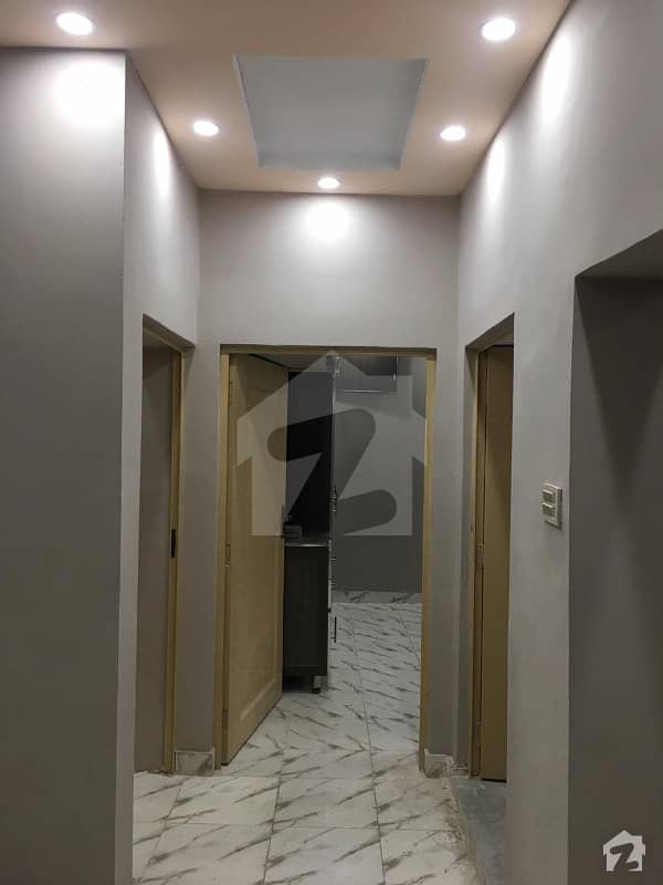 علامہ اقبال ٹاؤن لاہور میں 2 کمروں کا 3 مرلہ فلیٹ 42 لاکھ میں برائے فروخت۔
