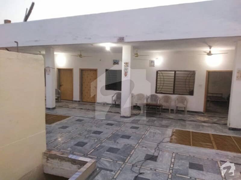 احمد آباد راولپنڈی میں 5 کمروں کا 10 مرلہ مکان 1.7 کروڑ میں برائے فروخت۔